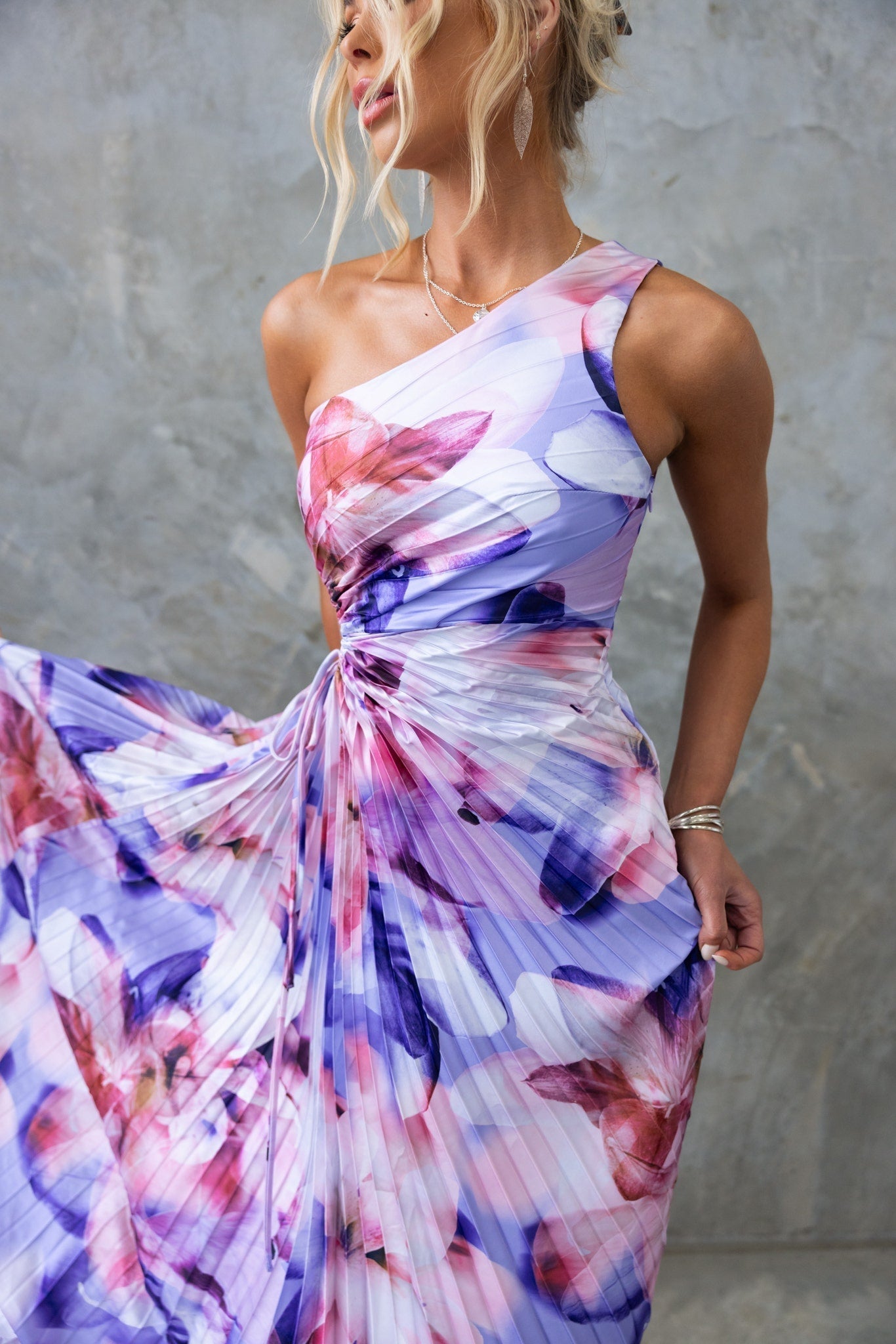 ELLA | Ein-Schulter-Plissee-Midikleid