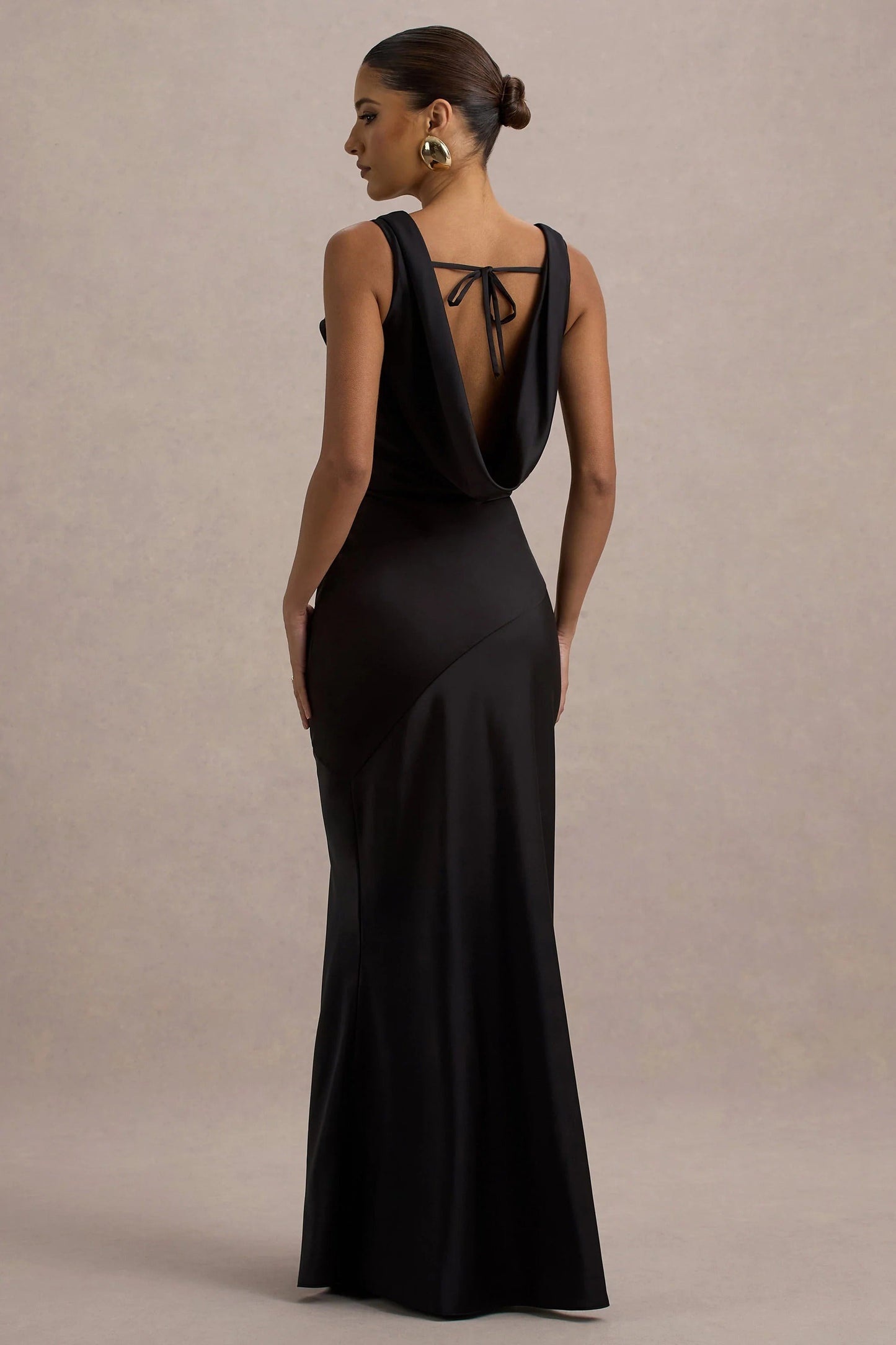 LENA | Minimalistisches Maxikleid mit drapiertem Ausschnitt
