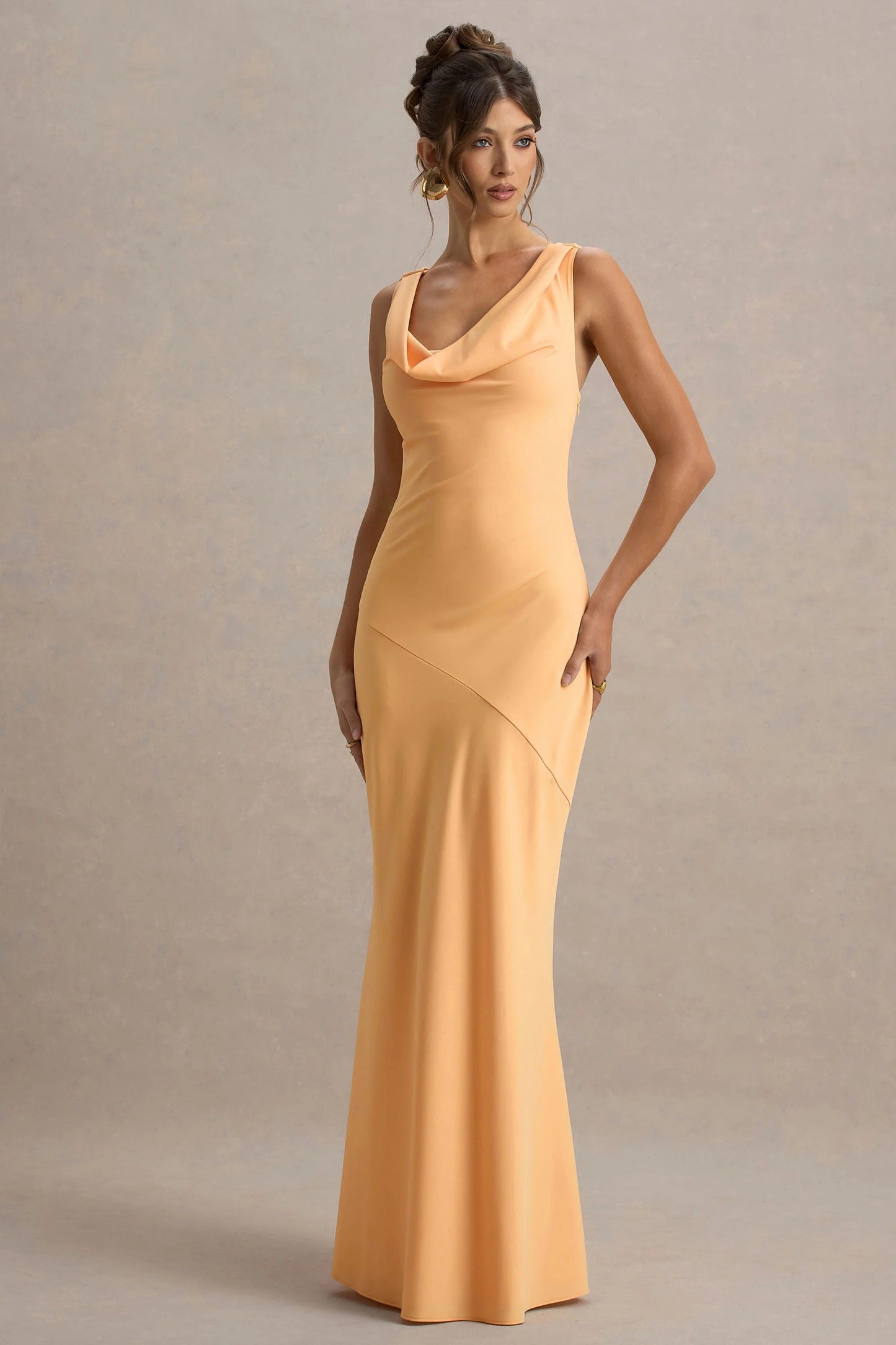 LENA | Minimalistisches Maxikleid mit drapiertem Ausschnitt