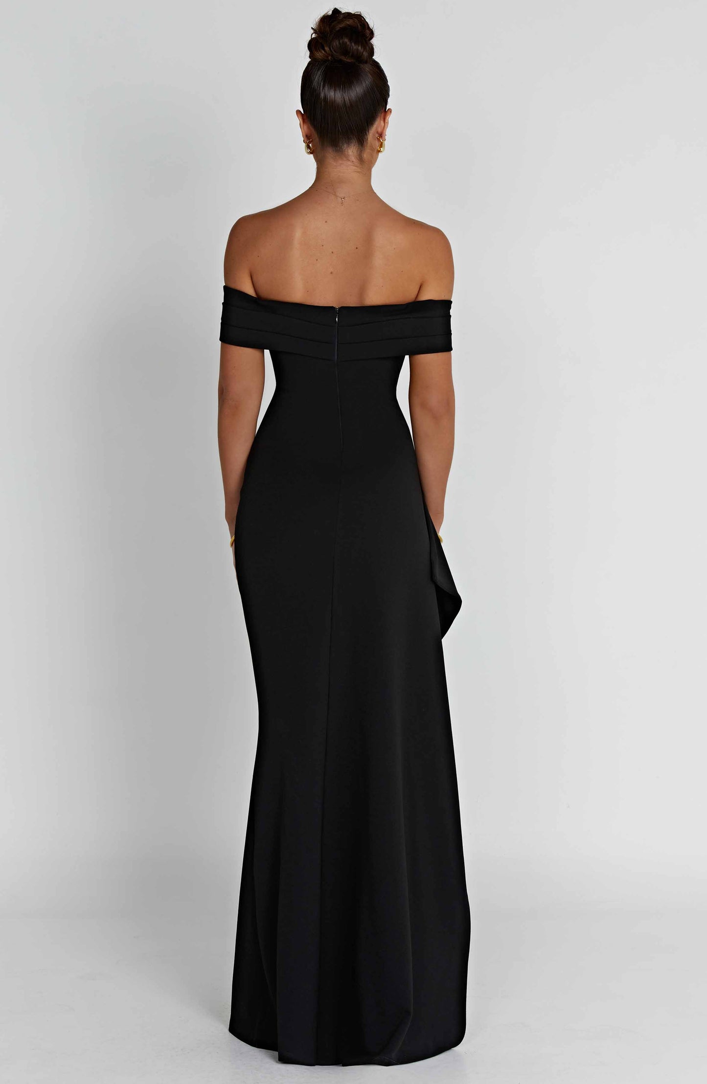 KIM | Schulterfreies Satin-Maxikleid
