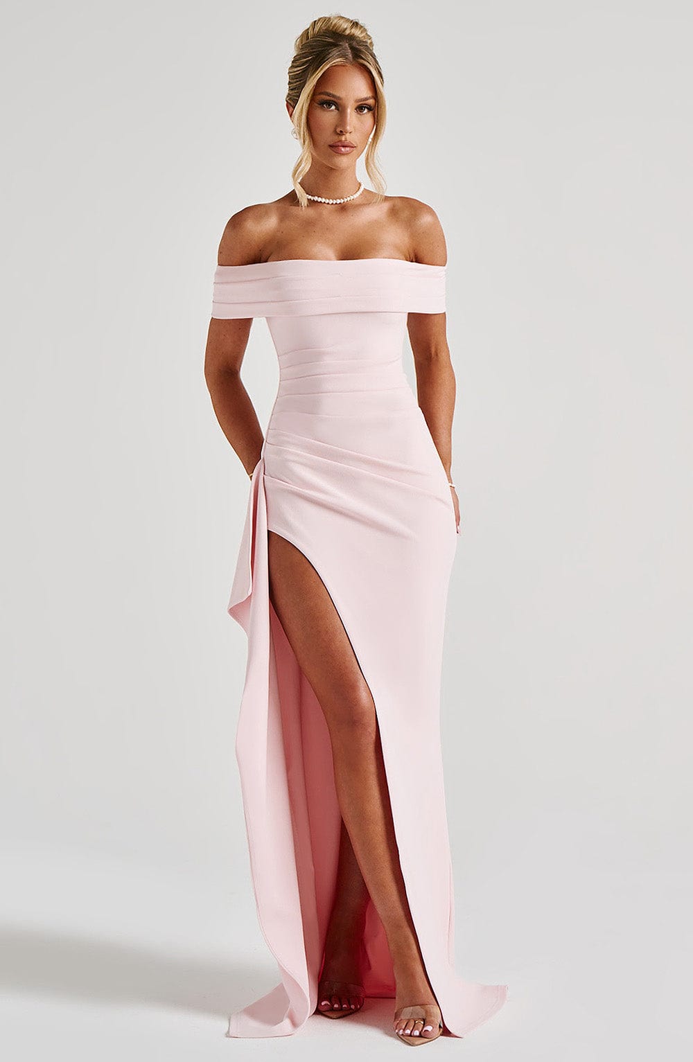 KIM | Schulterfreies Satin-Maxikleid
