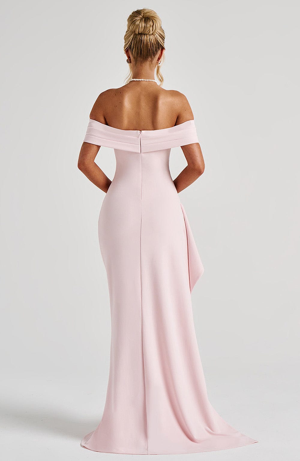 KIM | Schulterfreies Satin-Maxikleid