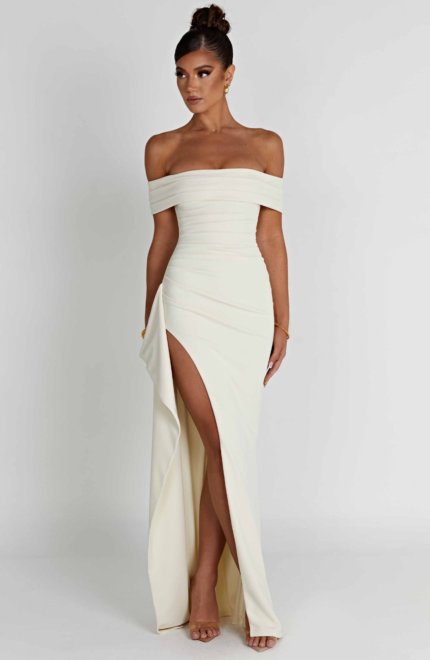 KIM | Schulterfreies Satin-Maxikleid
