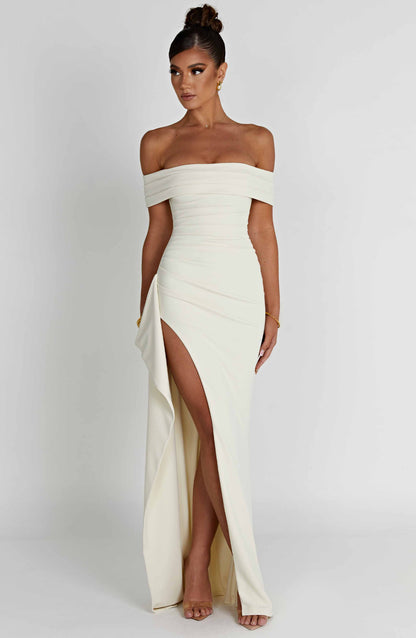 KIM | Schulterfreies Satin-Maxikleid
