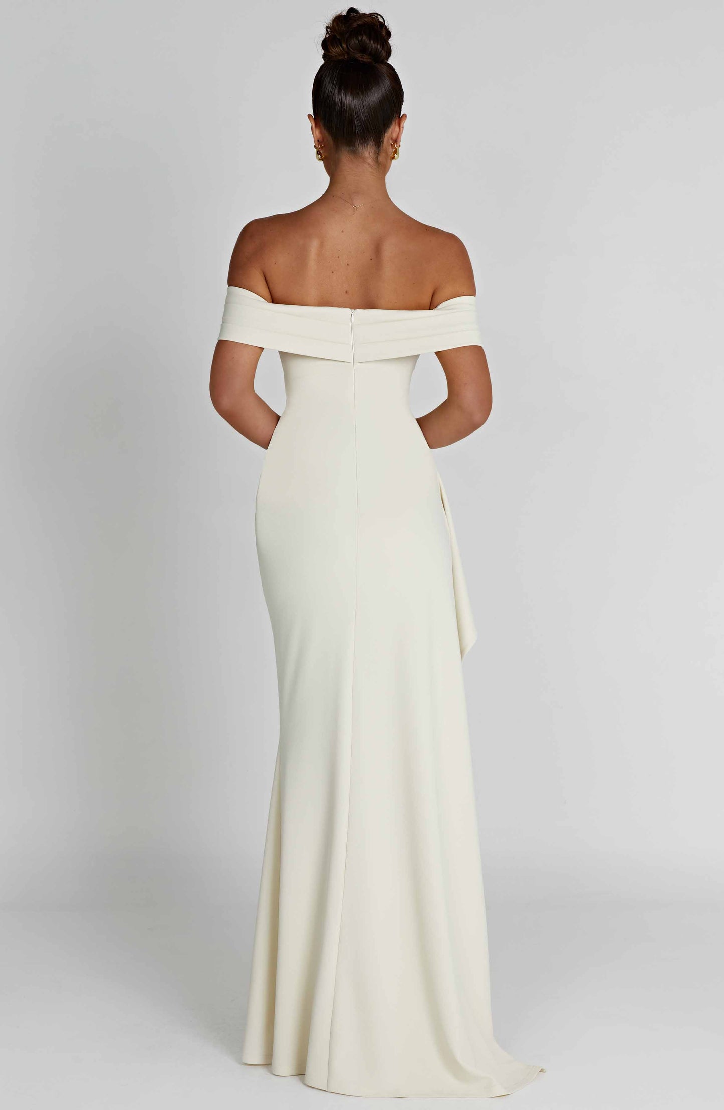 KIM | Schulterfreies Satin-Maxikleid