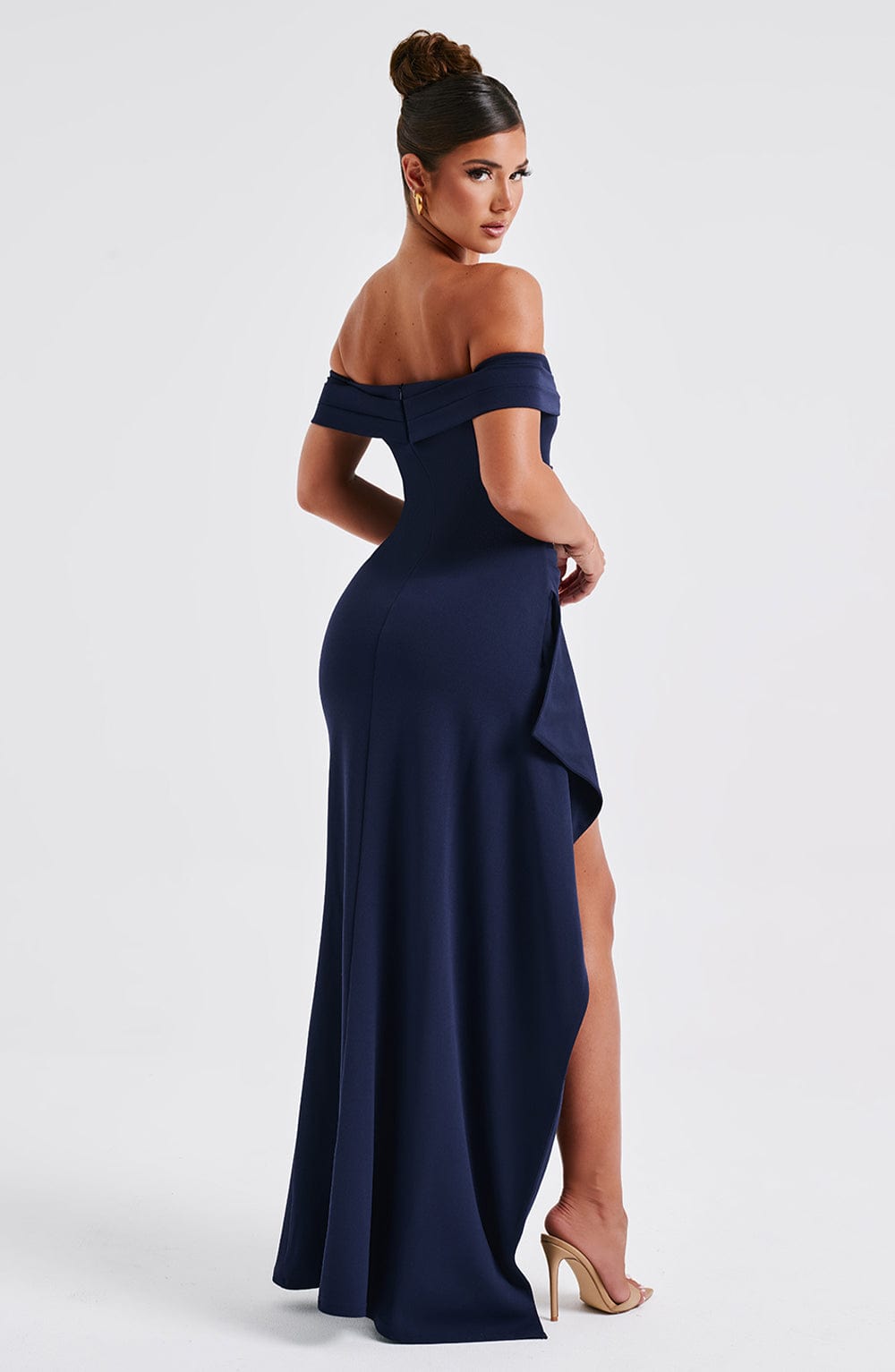 KIM | Schulterfreies Satin-Maxikleid