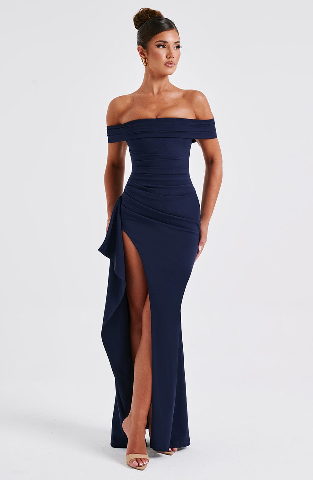 KIM | Schulterfreies Satin-Maxikleid
