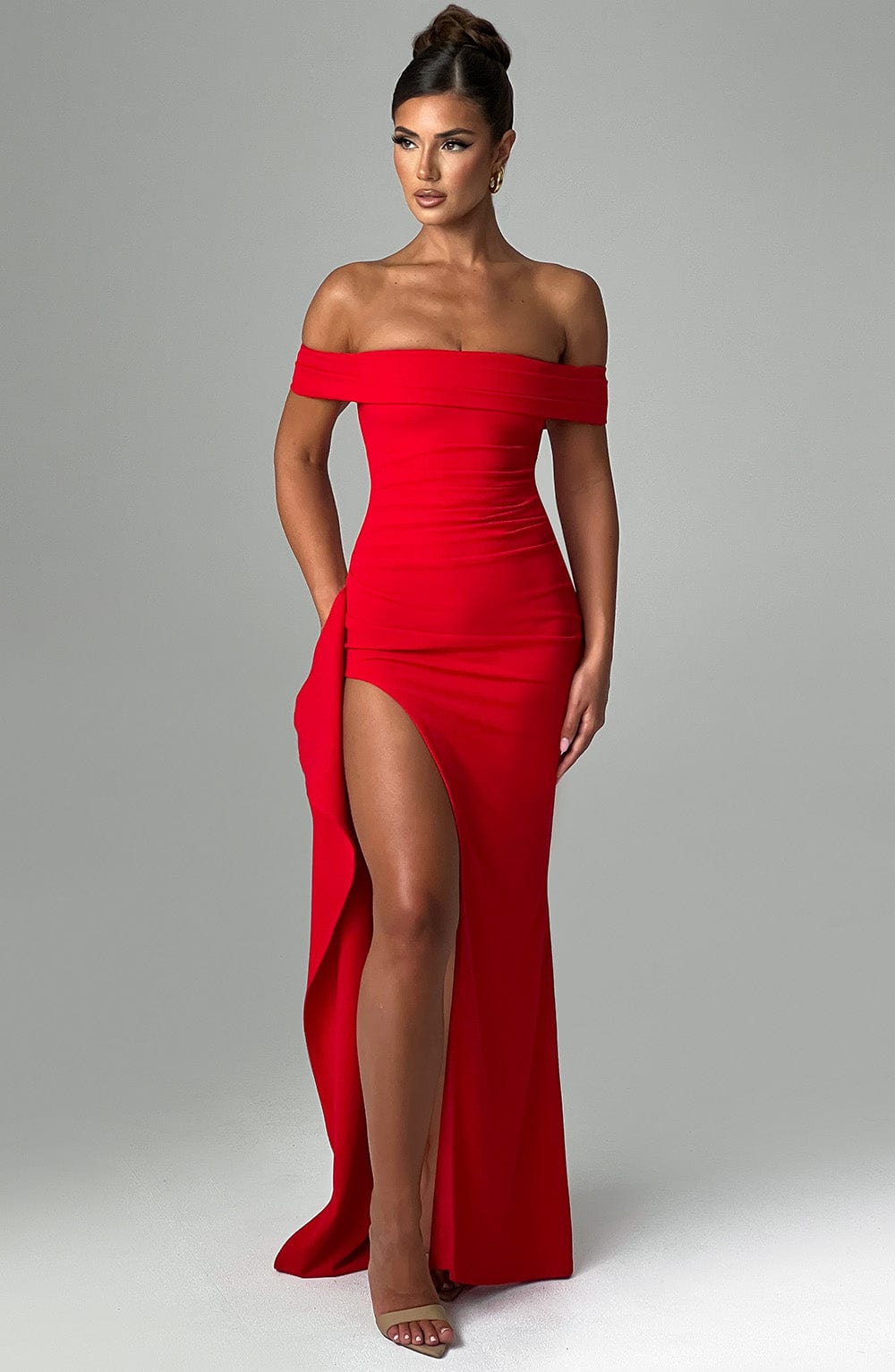 KIM | Schulterfreies Satin-Maxikleid
